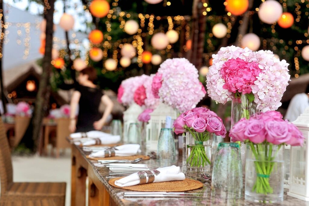 wedding, flower background, flower wallpaper, reception, beautiful flowers, table, banquet, centerpieces, nature, flower vases, table setting, bouquets, celebration, event, decorations, elegant, flower arrangements, flowers, roses, table set-up, wedding setup, wedding photography, wedding details
